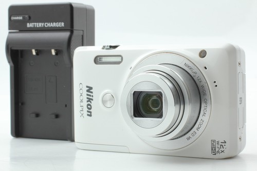 Near mint nikon coolpix - [near,